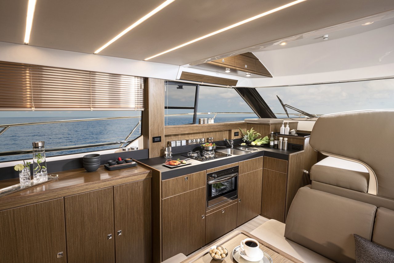 Bavaria Virtess 420 Fly — photo 17