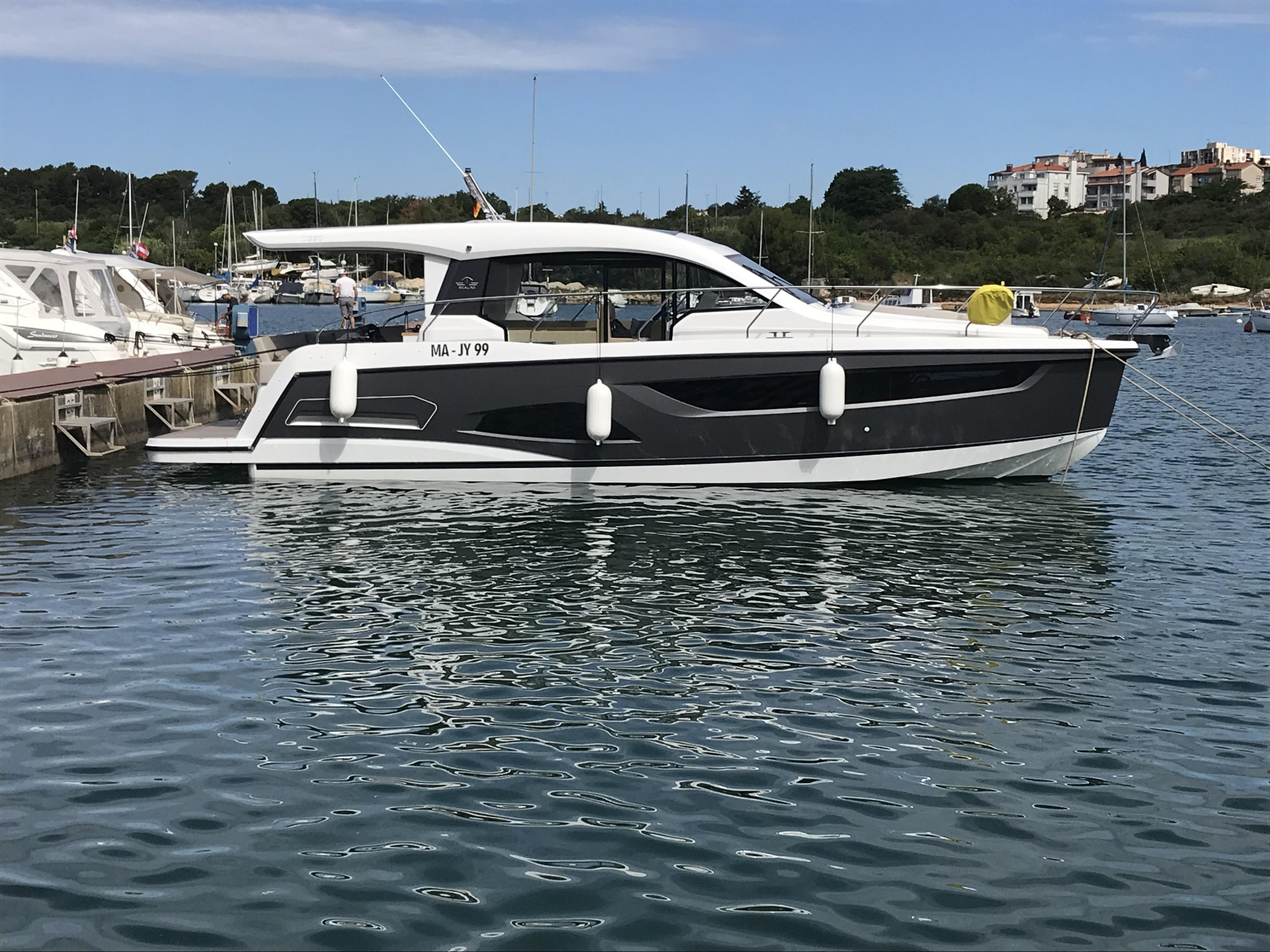 Sealine C390 — photo 1