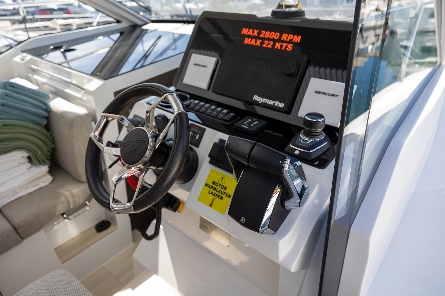 Sealine C335 — photo 9