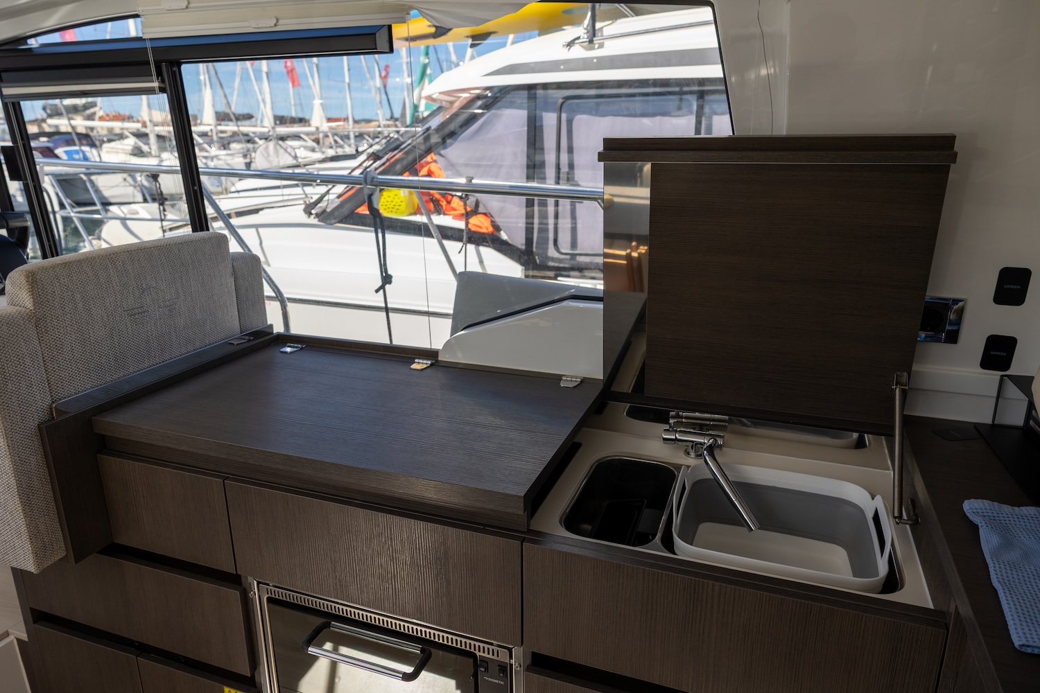 Sealine C335 — photo 10