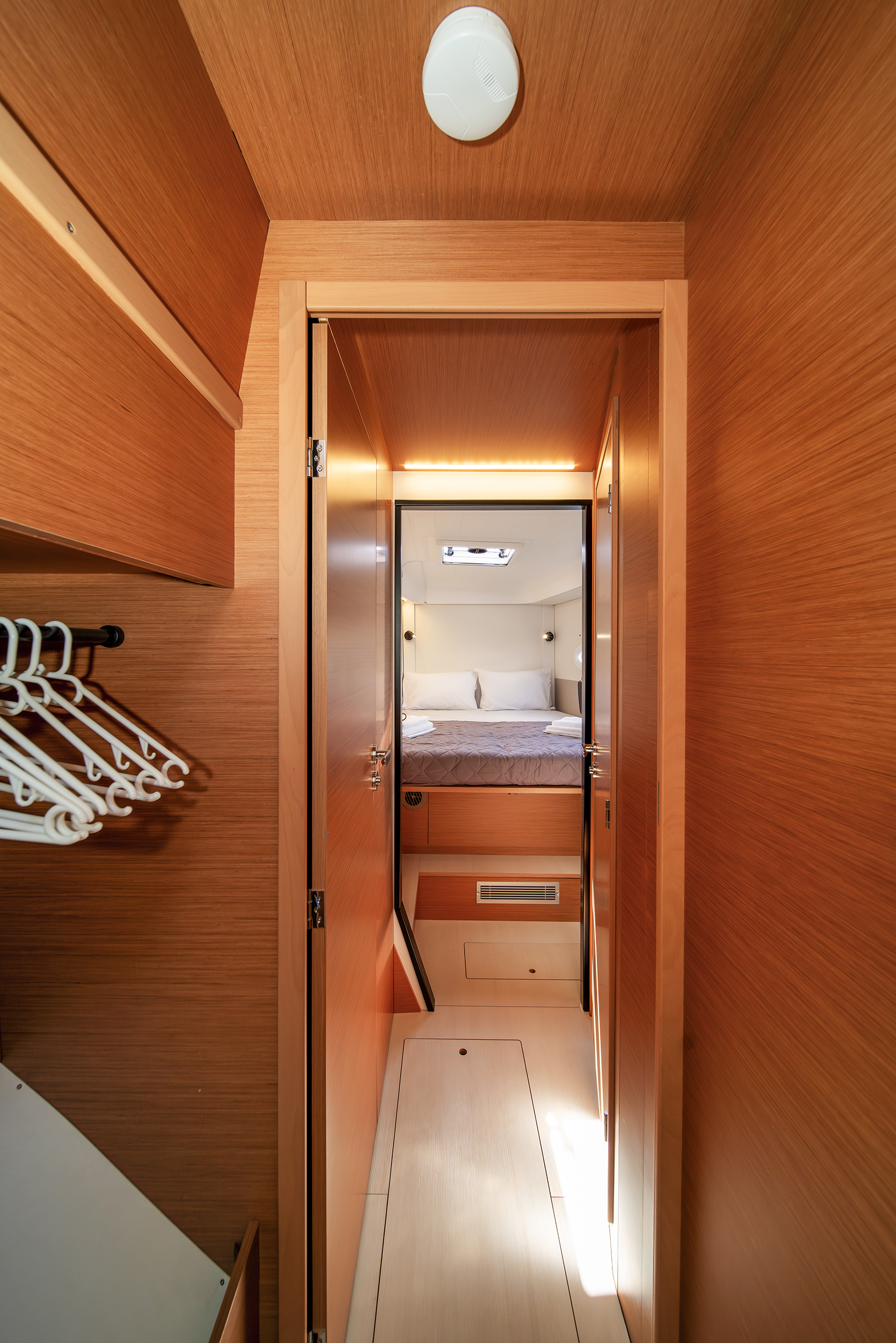 Excess 13 - 4 + 2 cab. — photo 13