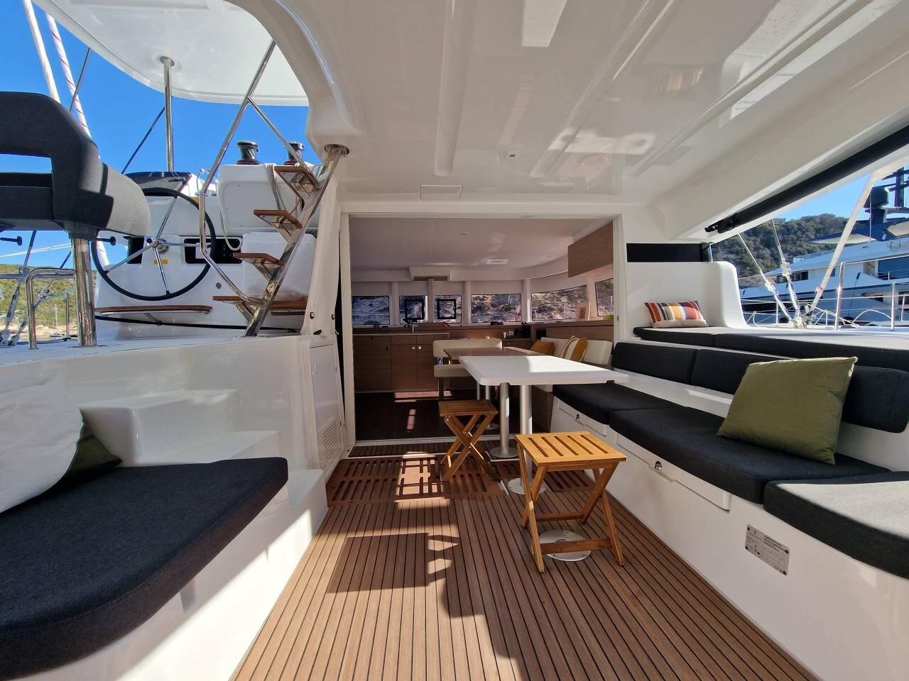 Lagoon 43 - 4 + 2 cab. — photo 8