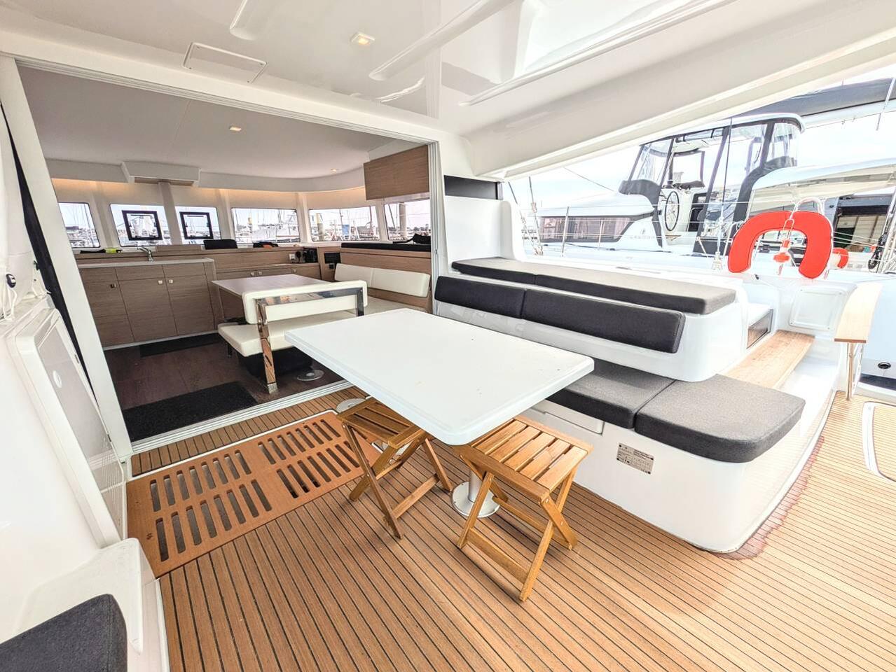Lagoon 43 - 4 + 2 cab. — photo 9