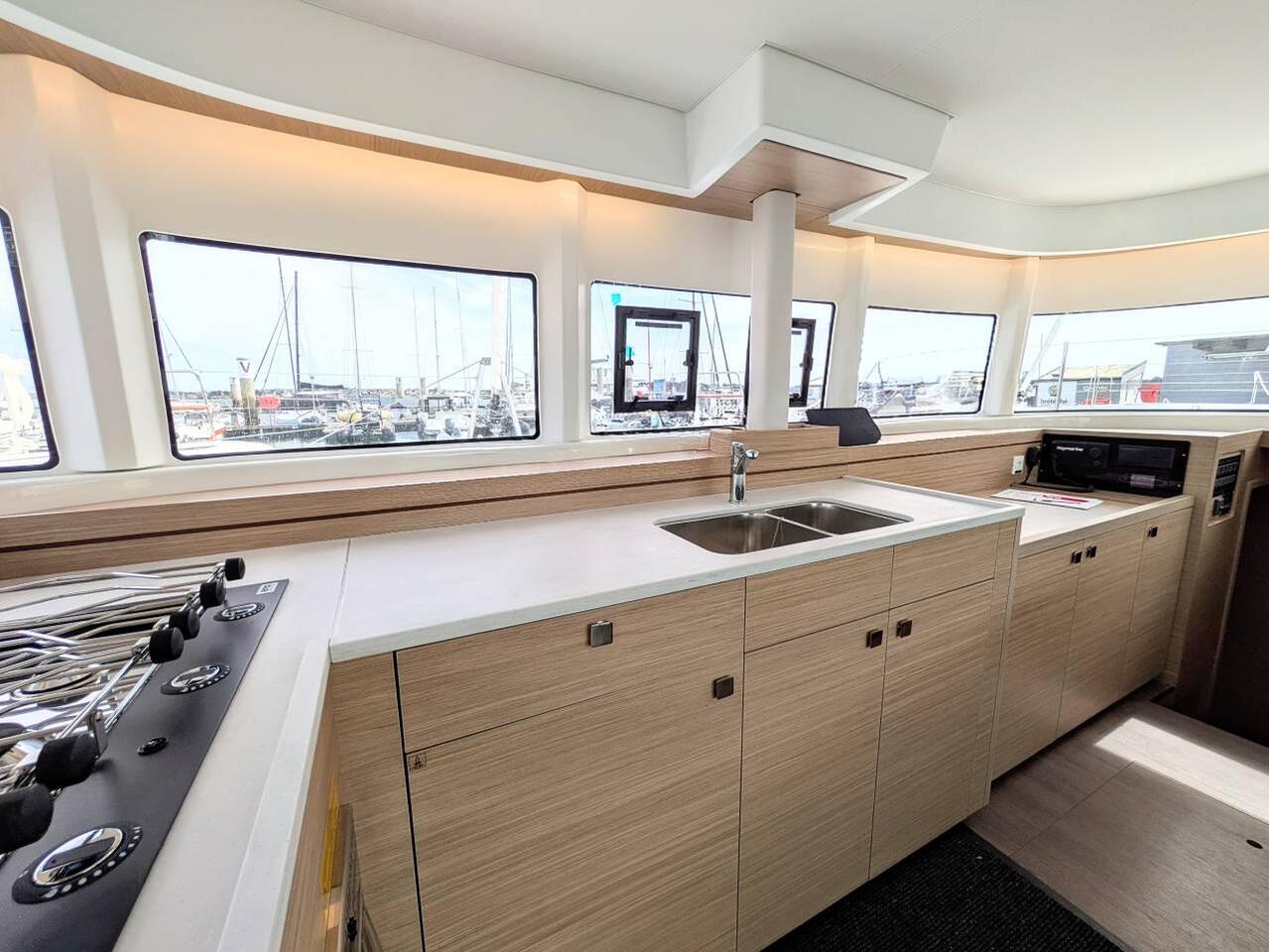 Lagoon 43 - 4 + 2 cab. — photo 13