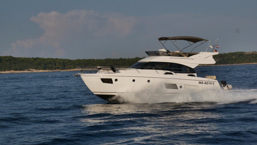 Bavaria Virtess 420 Fly — photo 1