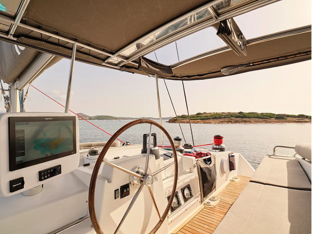Lagoon 50 - 6 + 1 cab. — photo 8
