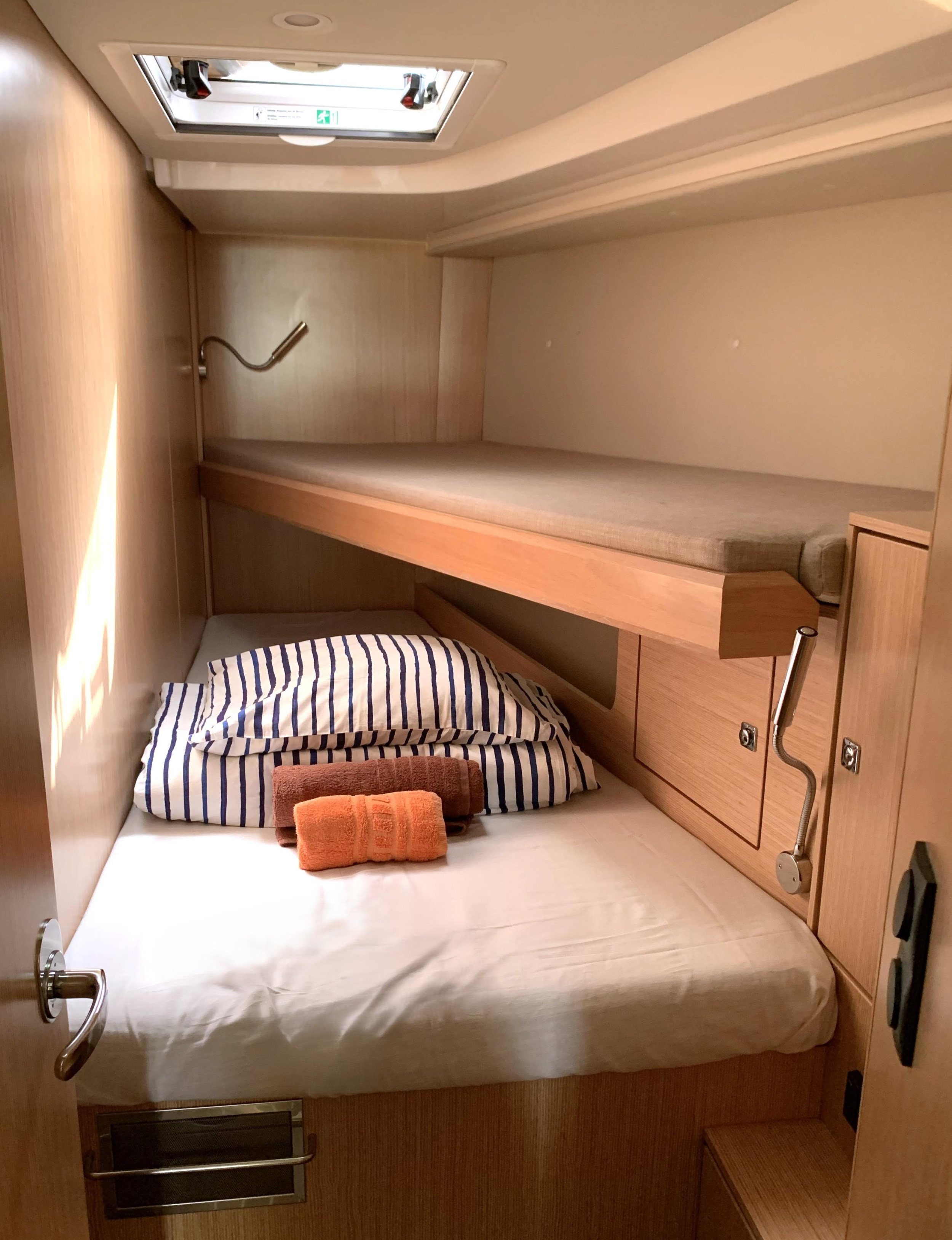 Bavaria C45 - 4 cab. — photo 9