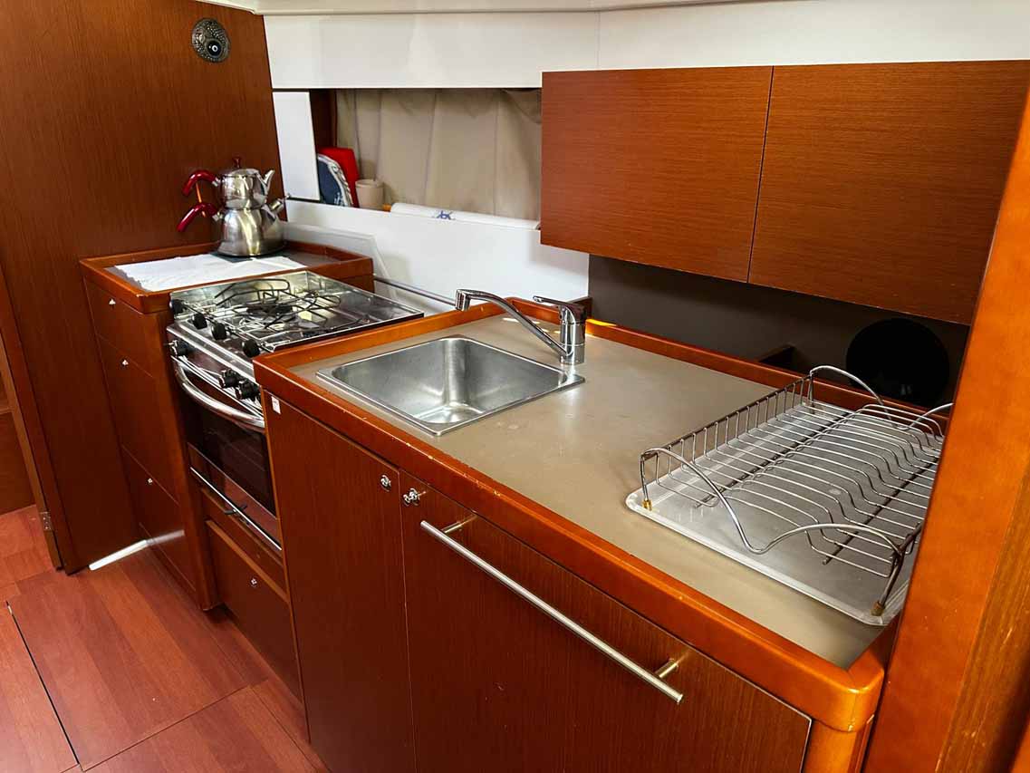 Oceanis 38.1 — photo 10