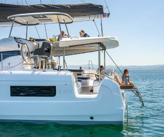 Lagoon 43 - 3 + 2 cab. — photo 5