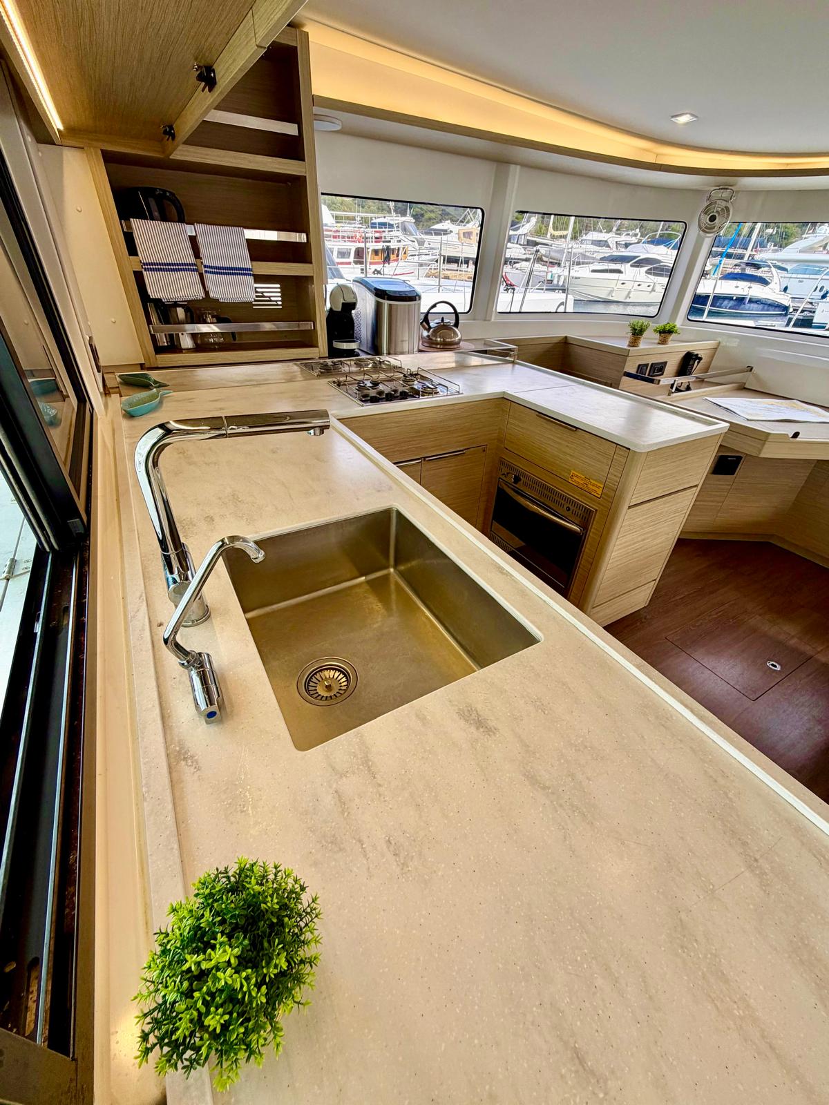 Lagoon 46 - 4 + 2 cab. — photo 11