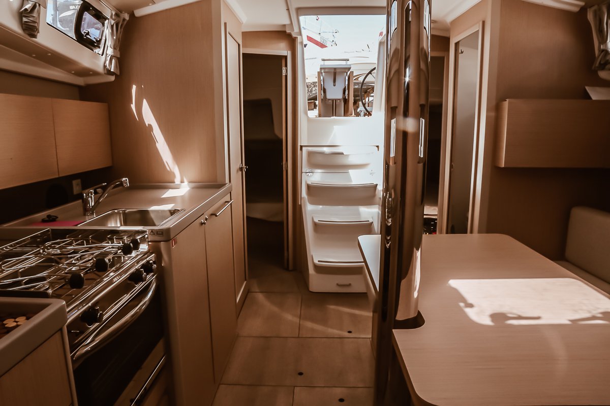 Oceanis 38.1 — photo 4