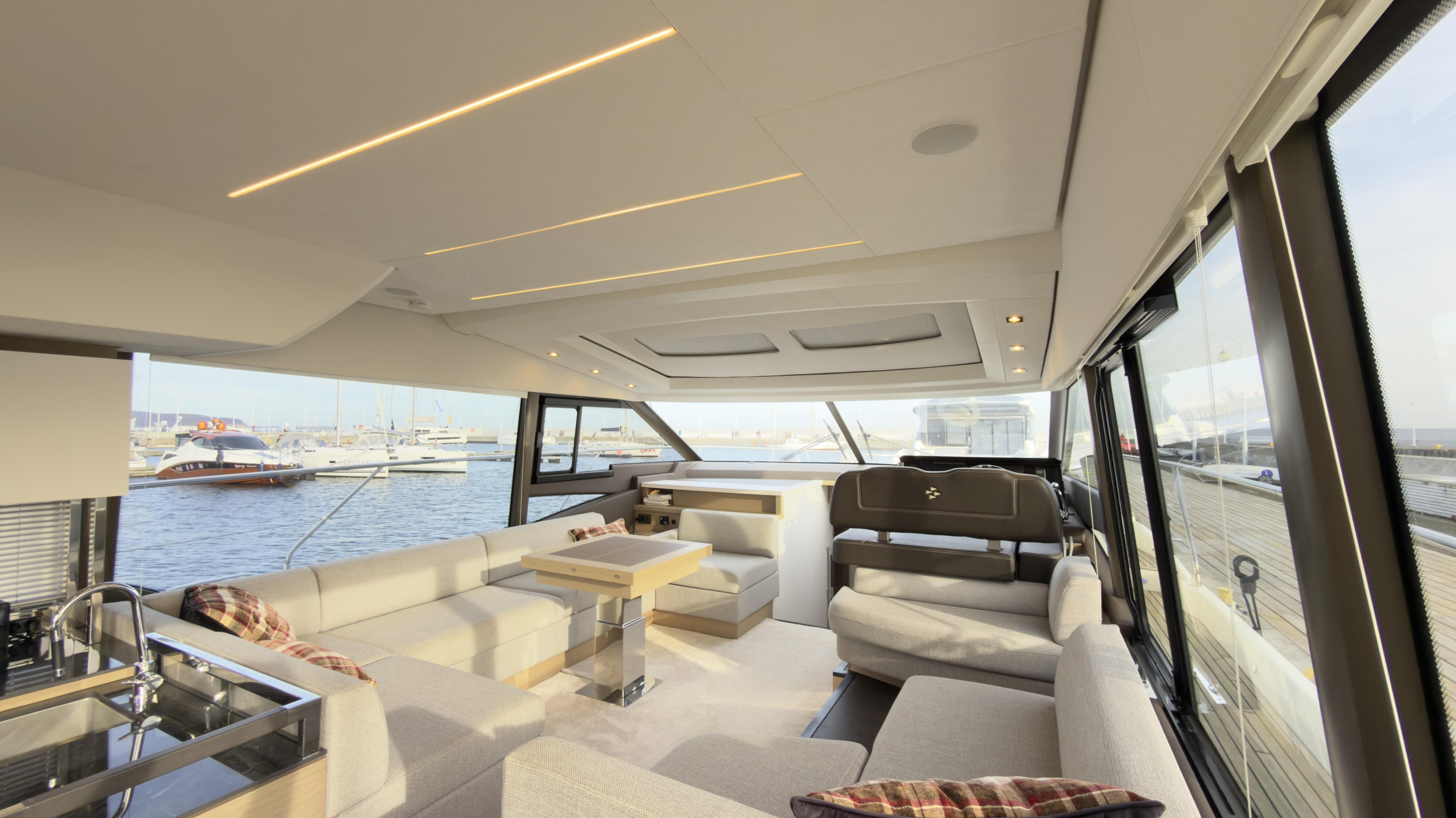 Prestige 590 Flybridge - 3 + 1 cab. — photo 16