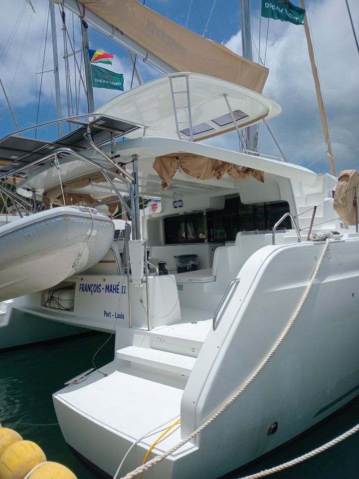 Lagoon 46 - 4 + 2 cab. — photo 1