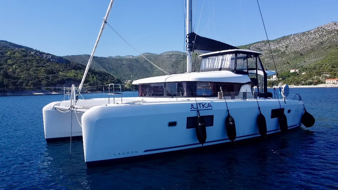 Lagoon 42 OW — photo 1