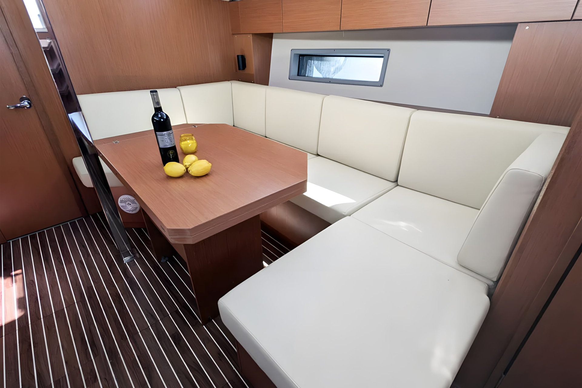 Bavaria C42 — photo 11