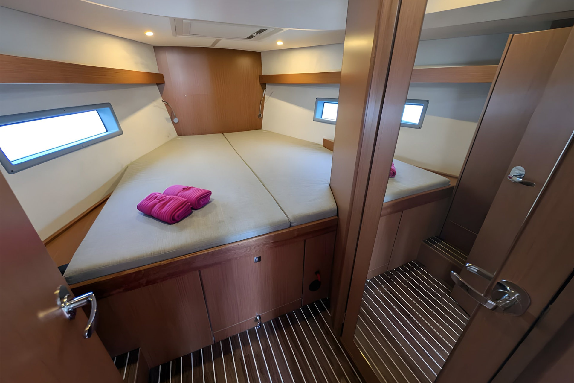 Bavaria C42 — photo 12