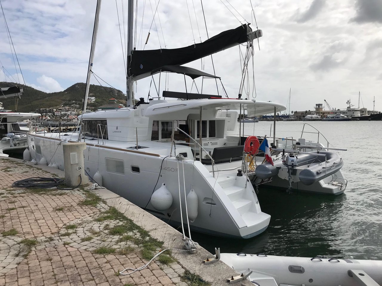 Lagoon 450 - 4 + 2 cab. — photo 1