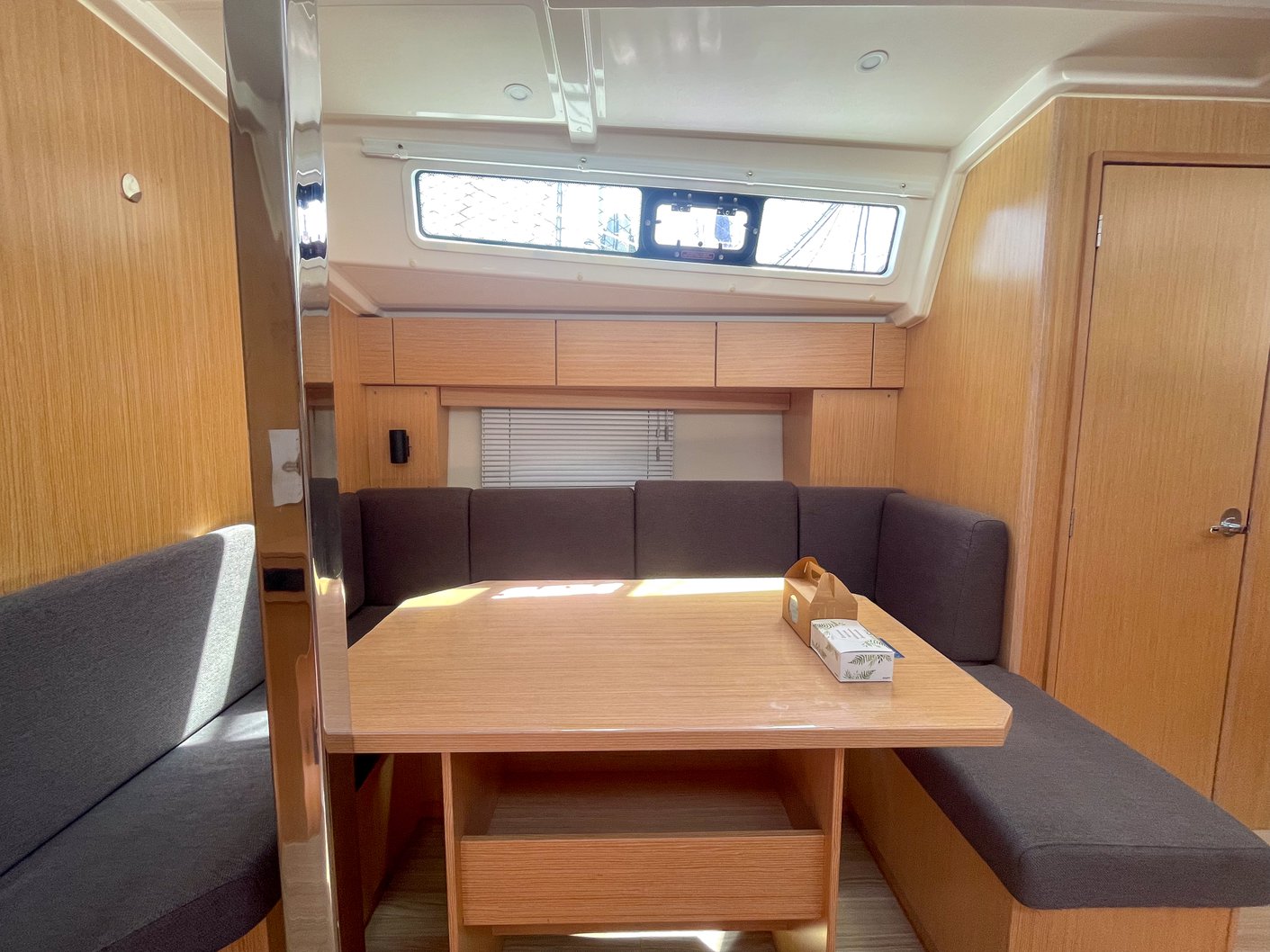Bavaria C38 — photo 11