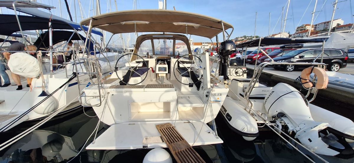 Dufour 360 GL - 3 cab. — photo 1