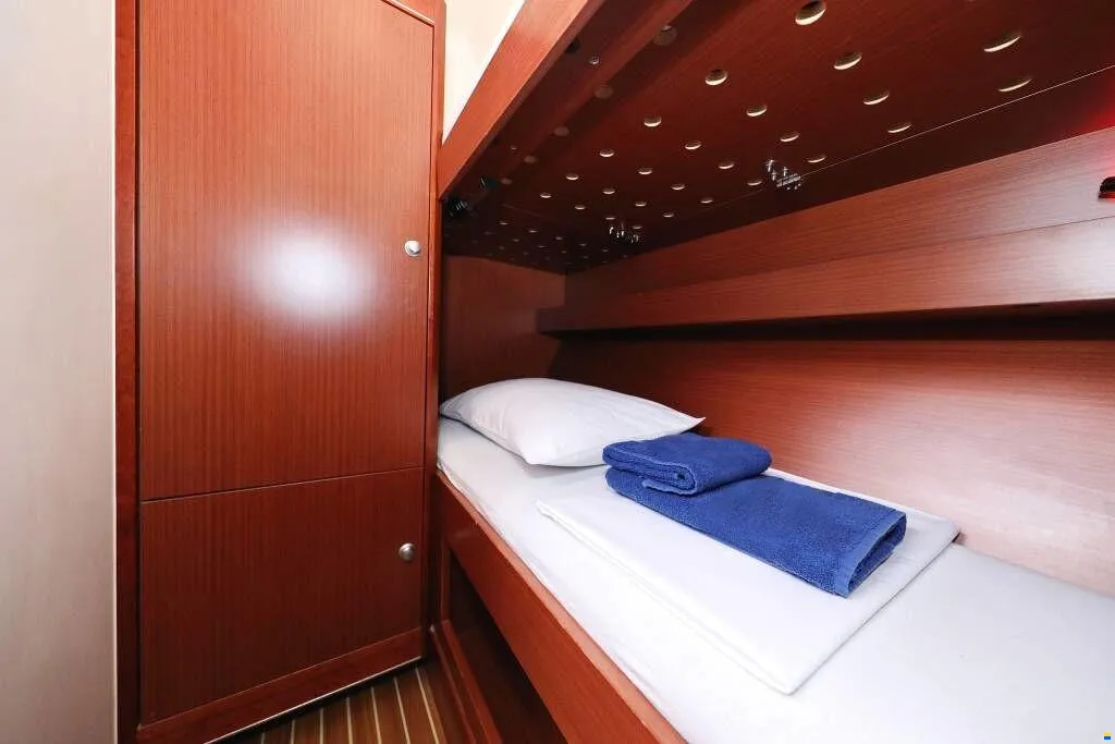 Hanse 575 - 5 + 1 cab. — photo 19