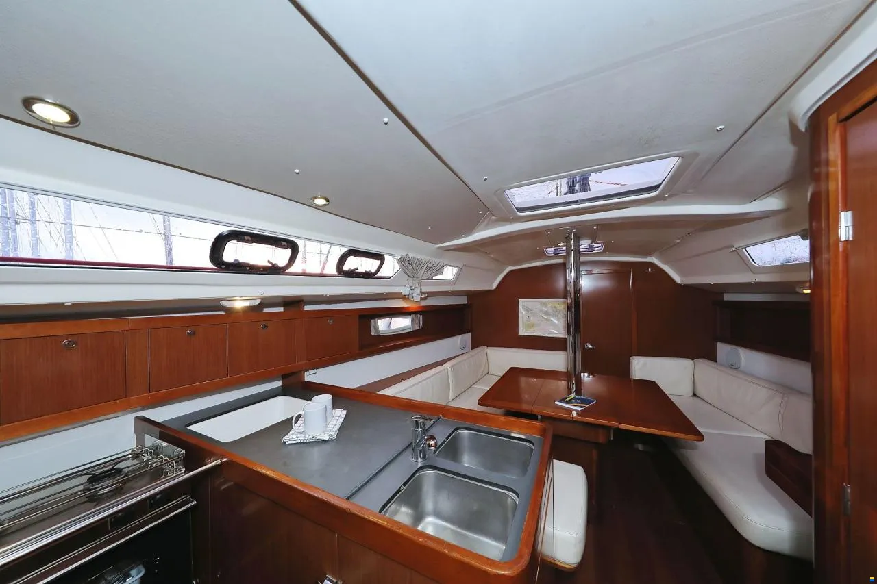 Oceanis 34 — photo 11