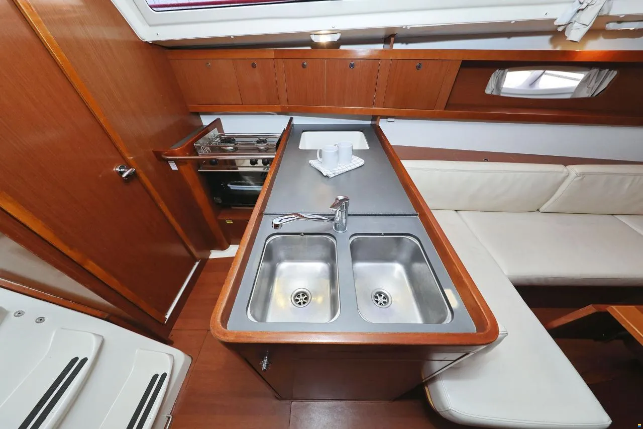 Oceanis 34 — photo 14