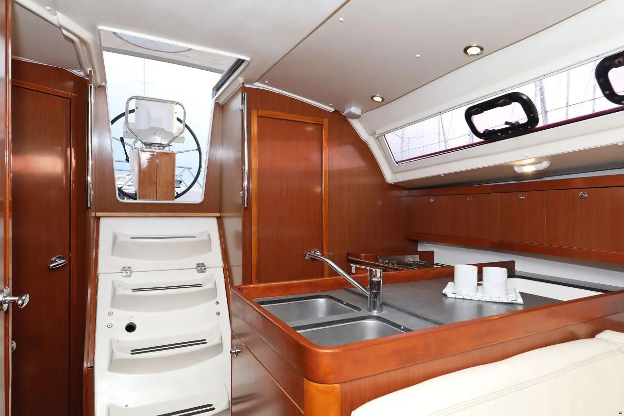 Oceanis 34 — photo 17