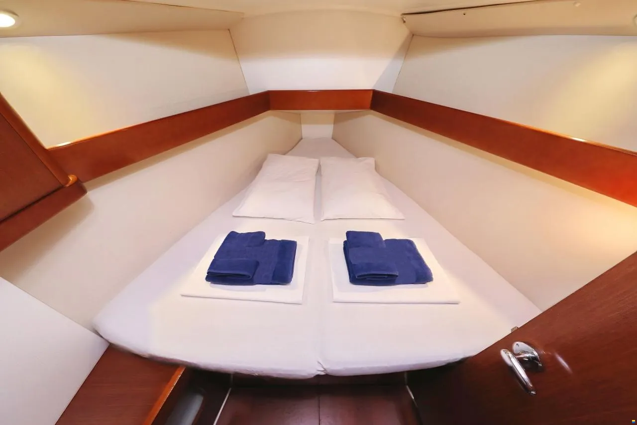 Oceanis 34 — photo 19