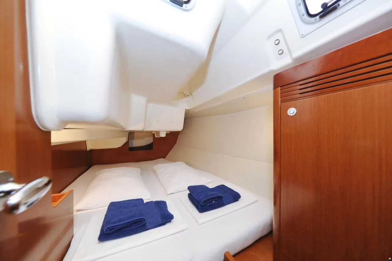 Oceanis 34 — photo 22