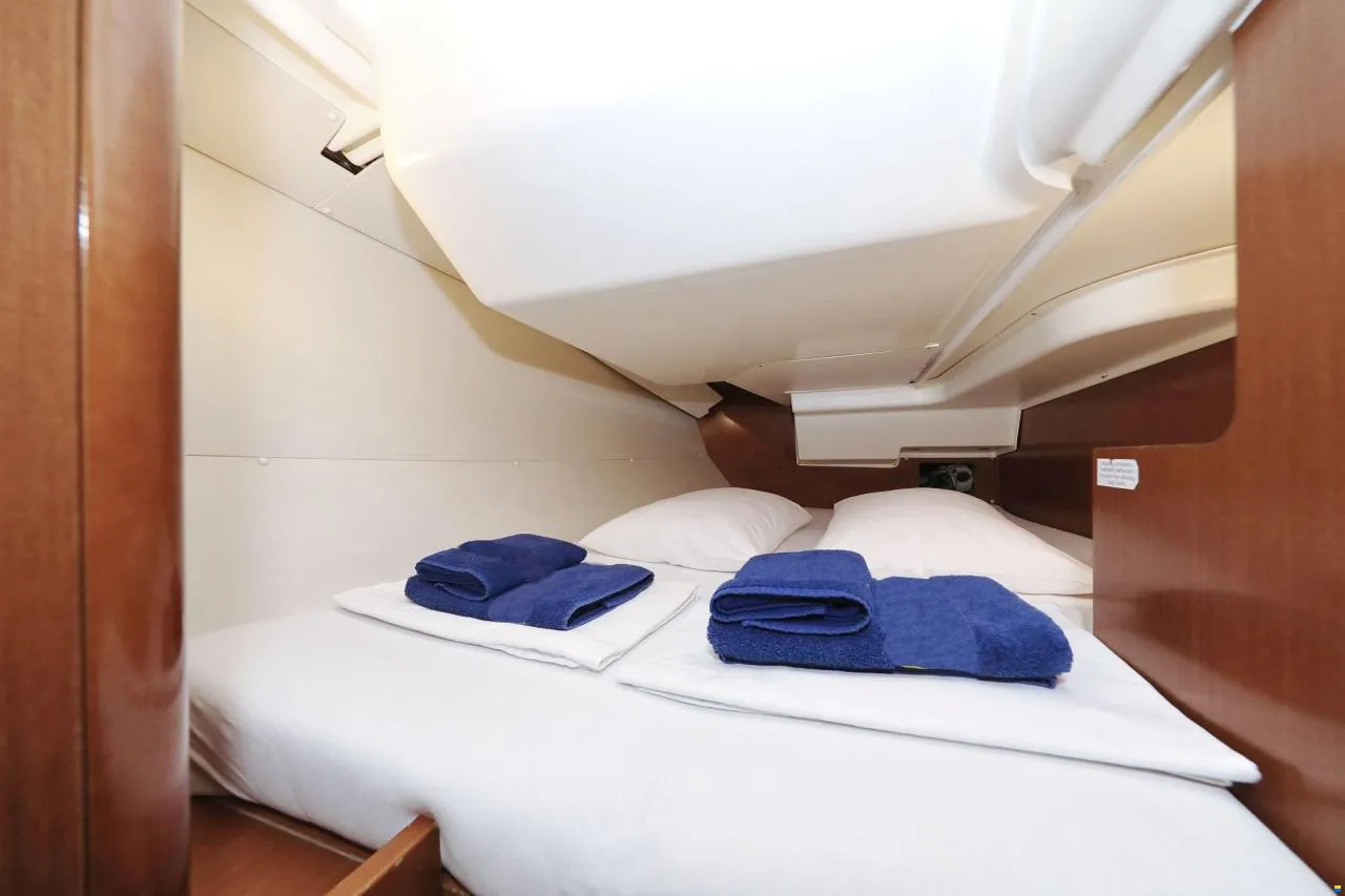 Oceanis 34 — photo 23