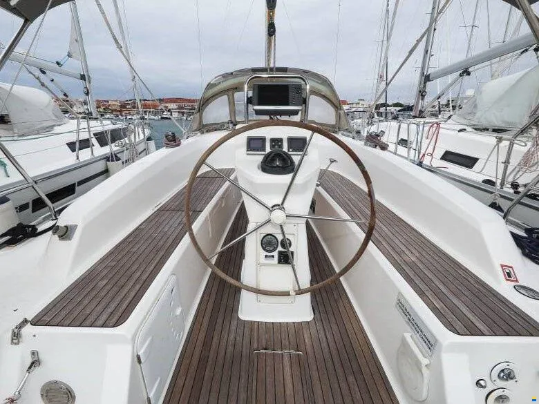 Bavaria Cruiser 32 — photo 8