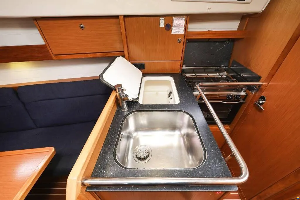 Bavaria Cruiser 32 — photo 17