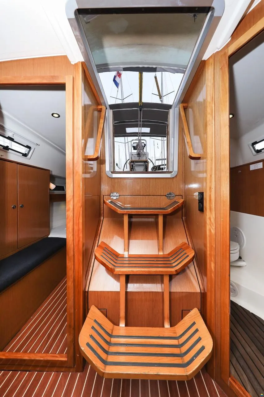 Bavaria Cruiser 32 — photo 18