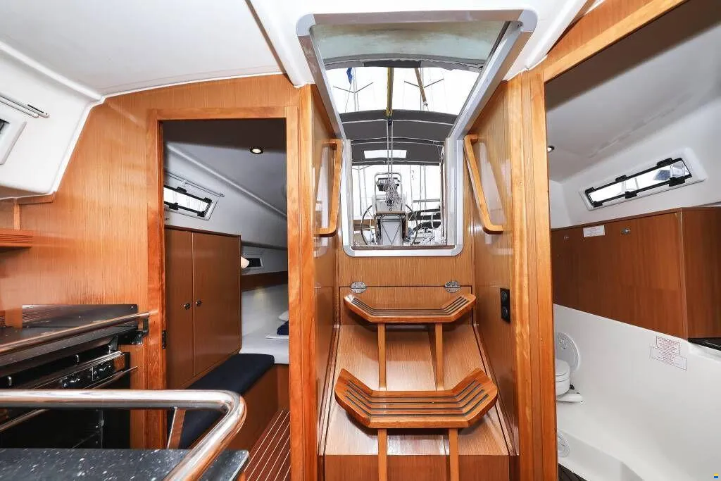 Bavaria Cruiser 32 — photo 19