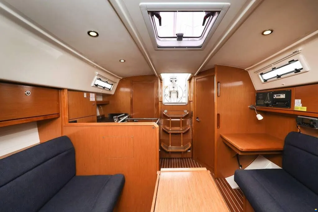 Bavaria Cruiser 32 — photo 23