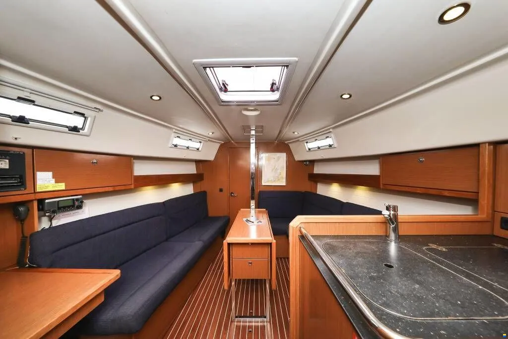 Bavaria Cruiser 32 — photo 24