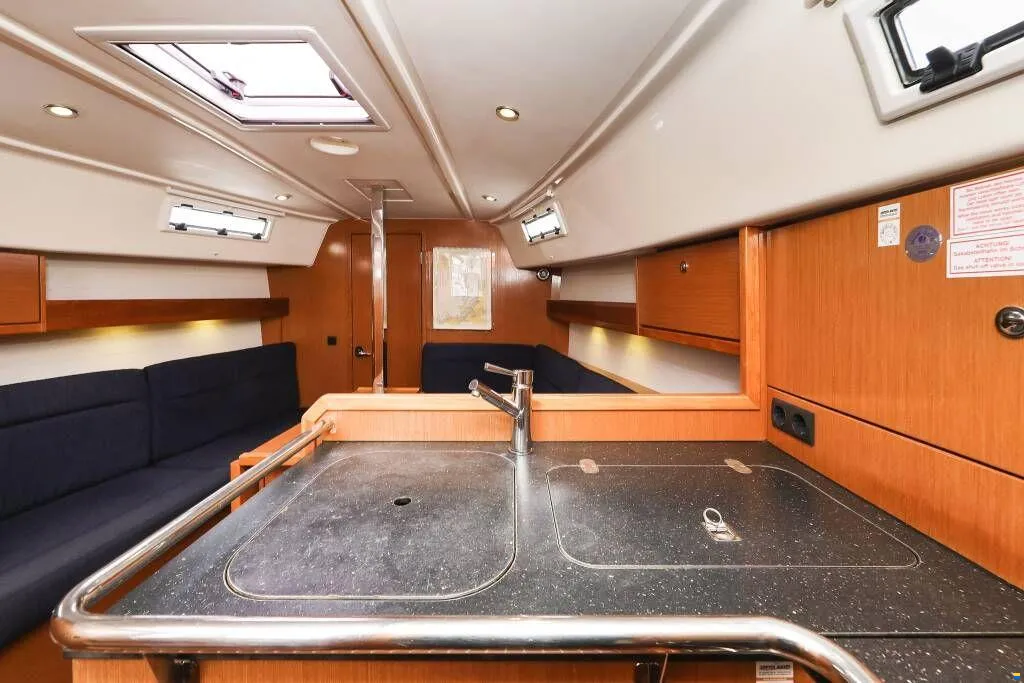 Bavaria Cruiser 32 — photo 26