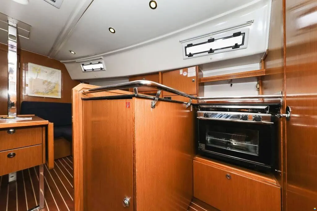Bavaria Cruiser 32 — photo 28