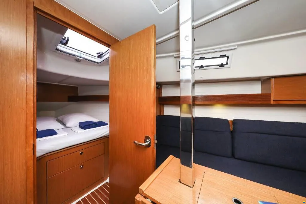 Bavaria Cruiser 32 — photo 29