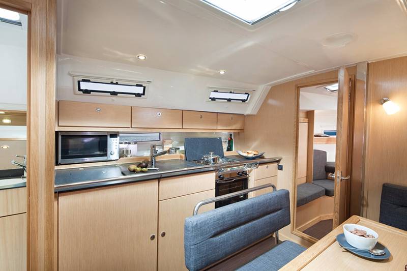 Bavaria Cruiser 40 — photo 12