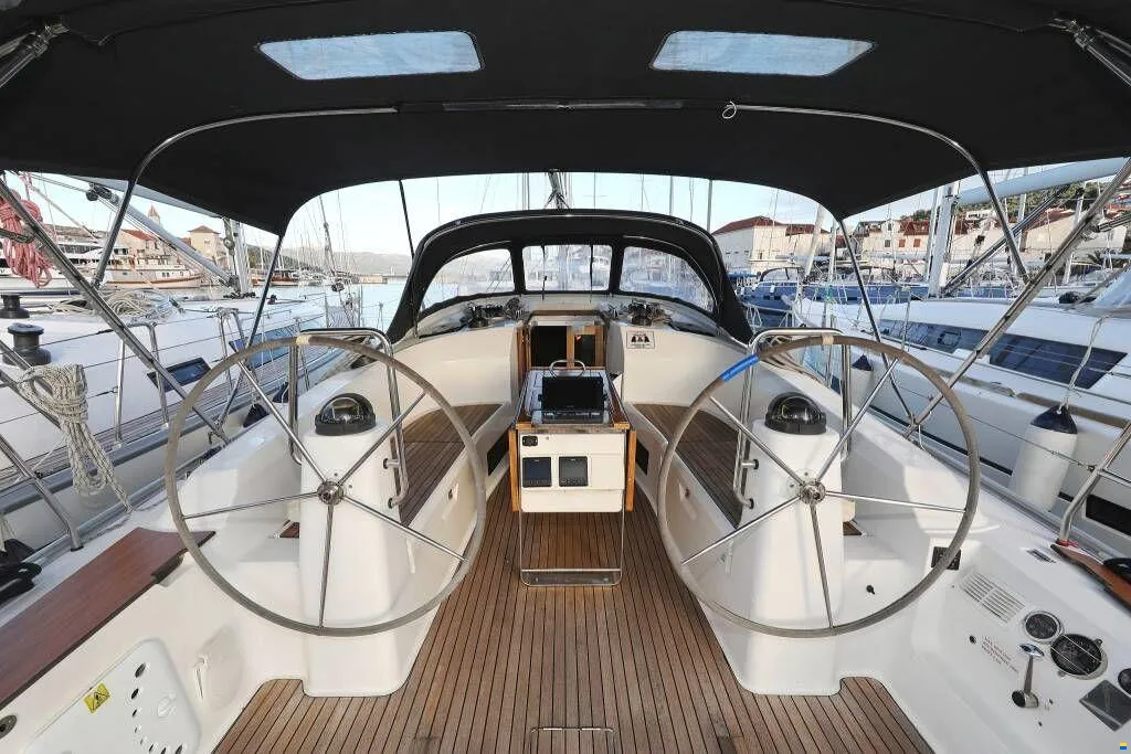 Bavaria Cruiser 40 — photo 10