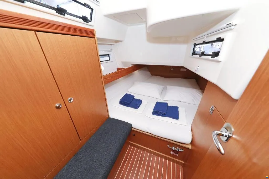 Bavaria Cruiser 40 — photo 28