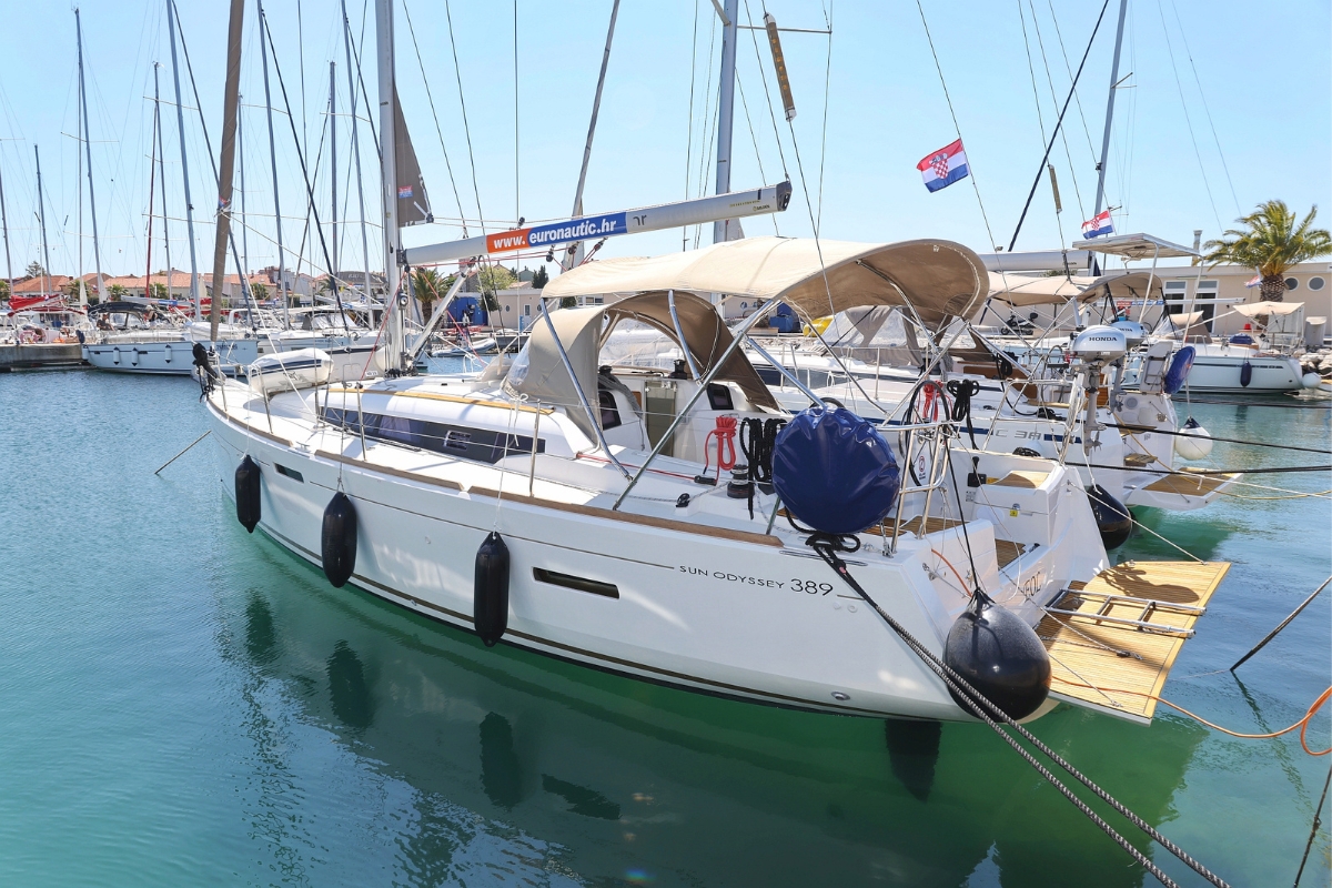 Sun Odyssey 389 — photo 3