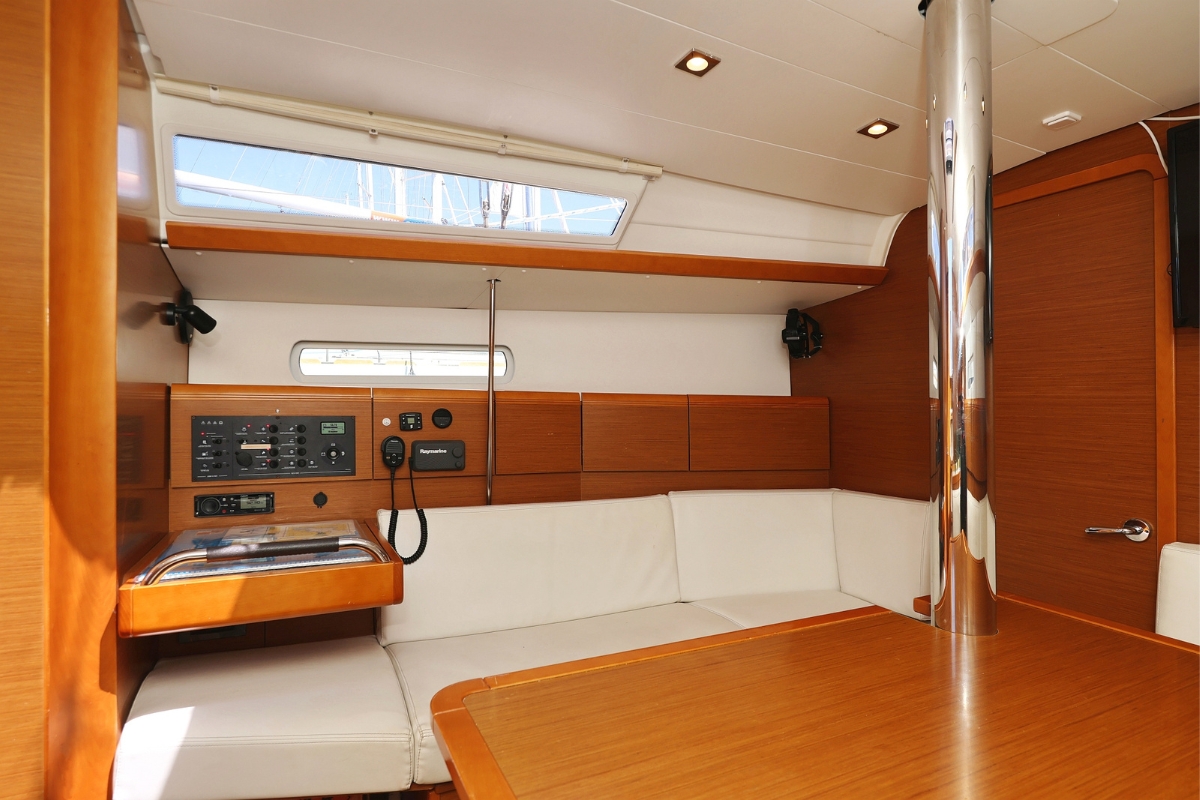 Sun Odyssey 389 — photo 10