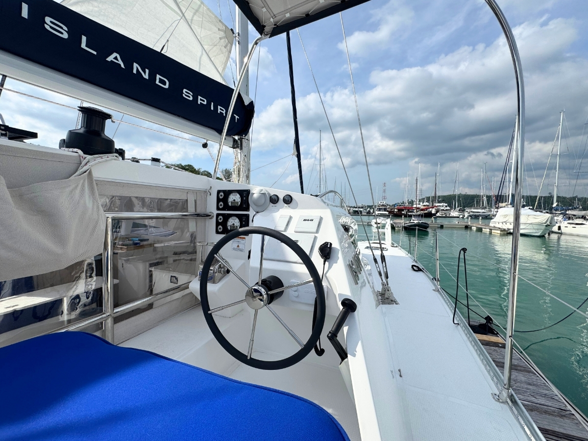 Island Spirit 410 — photo 7