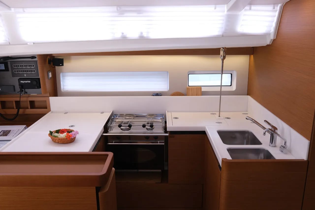 Sun Odyssey 440 - 4 cab. — photo 17