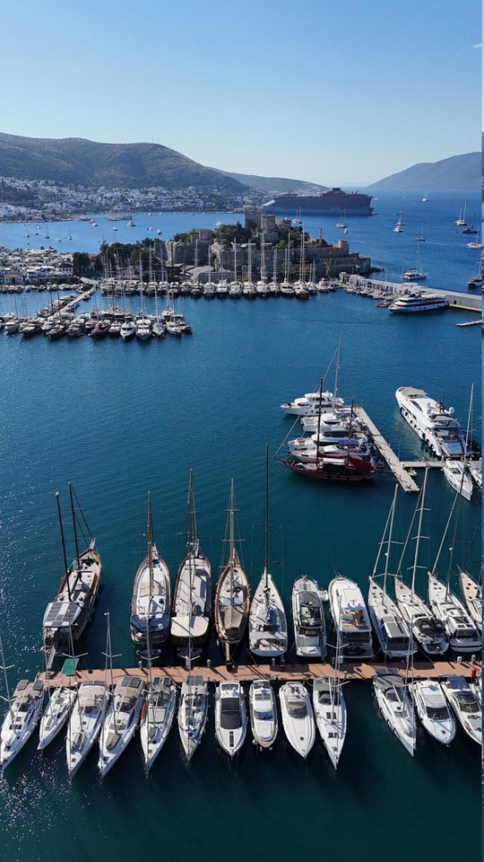Bavaria Cruiser 40 — photo 13