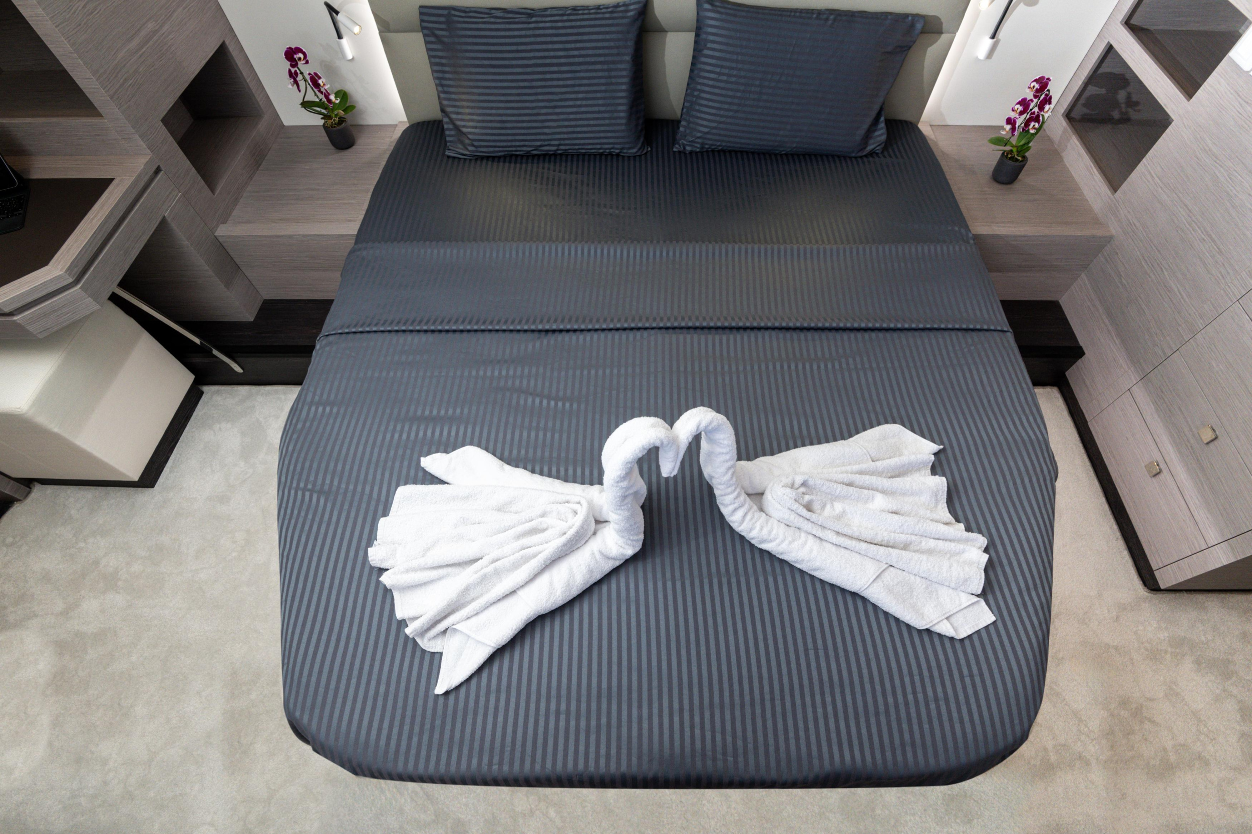 Fountaine Pajot MY6 — photo 15