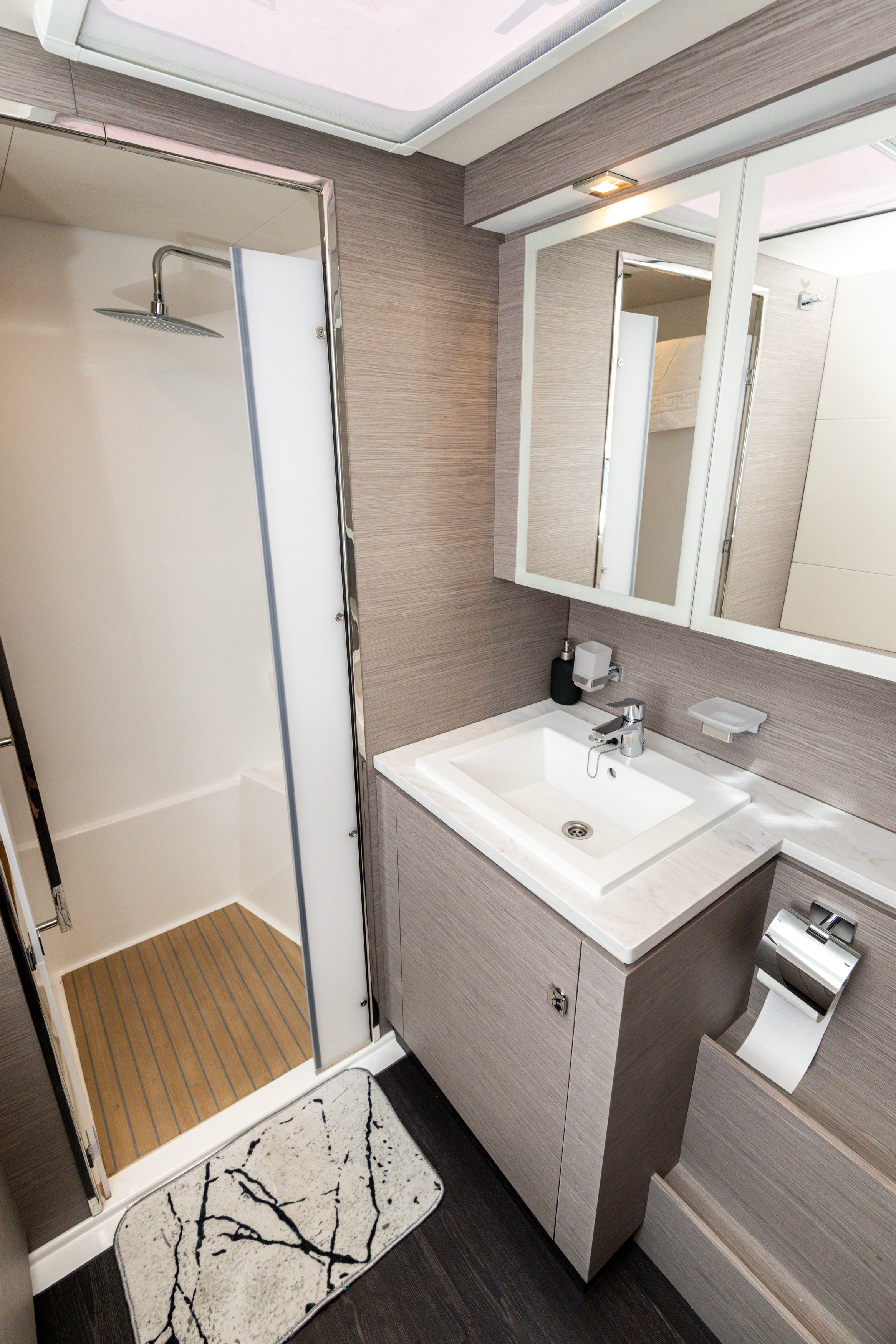 Fountaine Pajot MY6 — photo 20