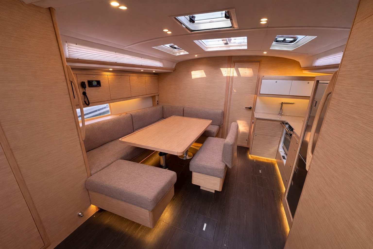 Dufour 470 - 4 + 1 cab. — photo 7
